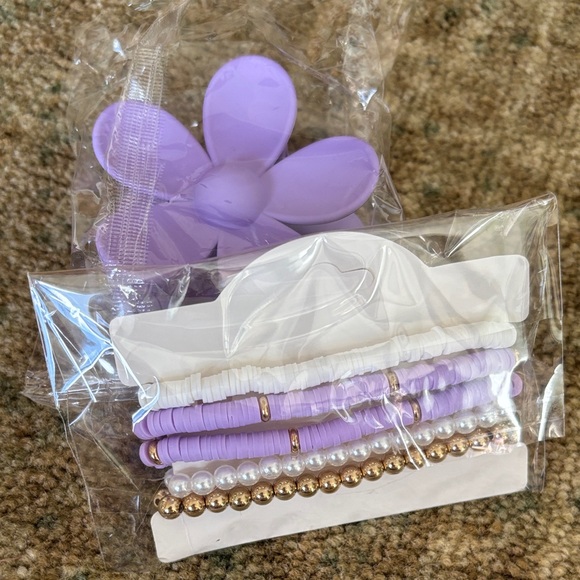Jewelry - NWOT Beaded Bracelets Set & Flower Hair Clip